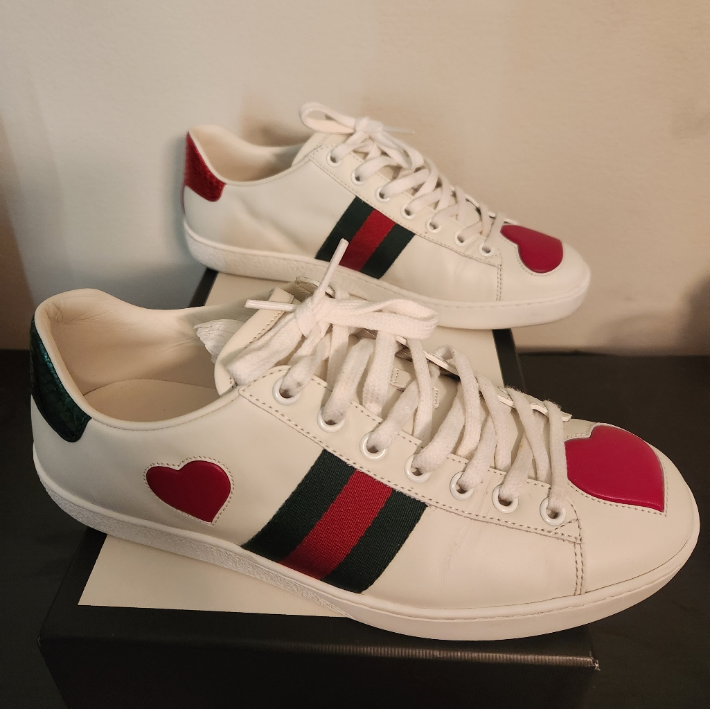 Womens Gently Used Gucci Size 38 1/2 Heart Shoes
